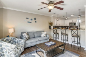 1BR Townhouse on Okaloosa Island - 5 Min Walk to Beach! Near Restos!